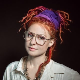 dreadlocks ponytail for round face