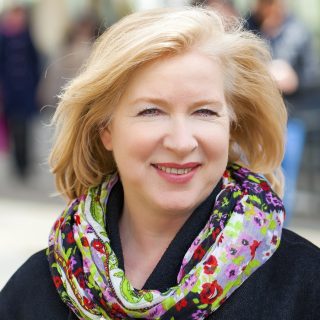 shoulder length hairstyle for women over 60