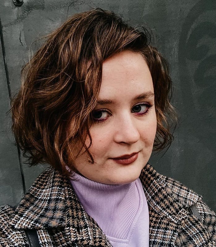 wavy bob for women with round face and double chin