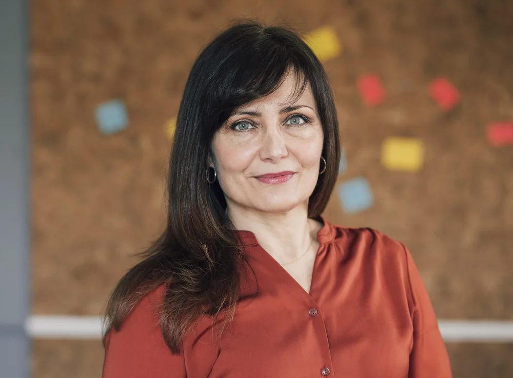 brunette hair with bangs for older women