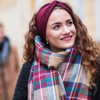 curly hairstyles with headband
