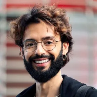 full beard style for men with glasses