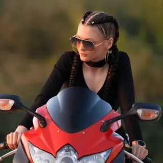 hairstyle for female bikers