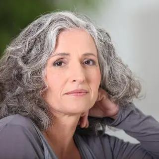 hairstyle for square face over 50