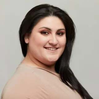 hairstyle for women with big noses