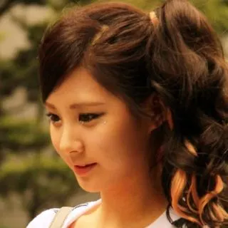 women with high side ponytail
