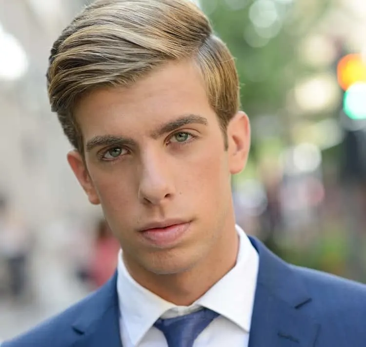 men's hairstyle with side part 