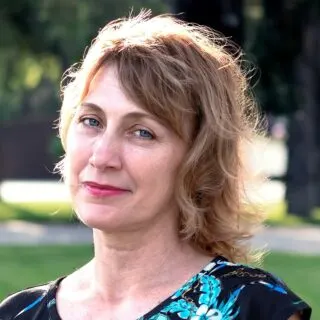 Messy Hairstyles for Women Over 50