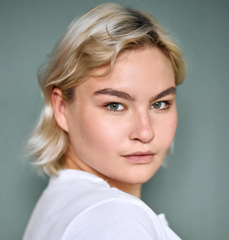 short layered bob for fat face and double chin
