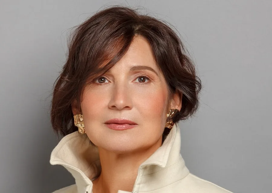 short layered brunette hairstyle for women over 50