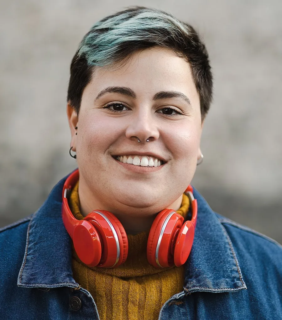 short pixie with blue highlights for fat face and double chin
