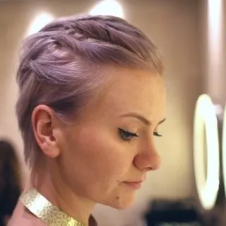 women slick back hairstyle