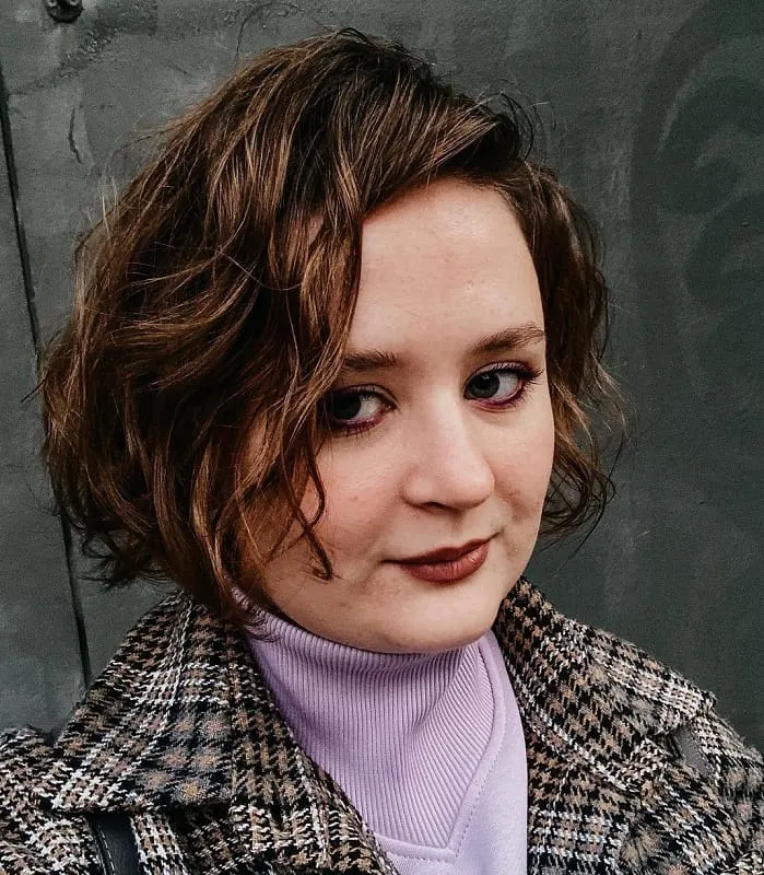 wavy bob for women with round face and double chin